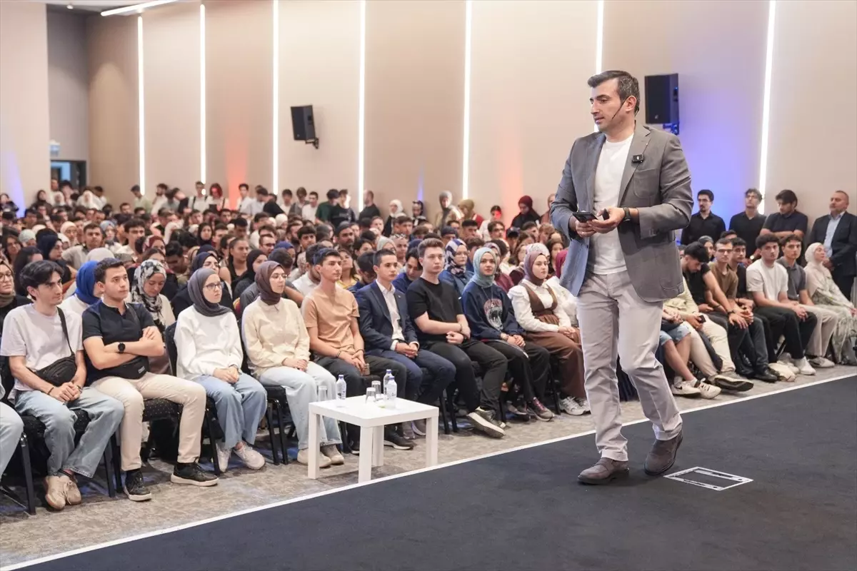 Bayraktar\'dan Gençlere İlham Verici Mesajlar