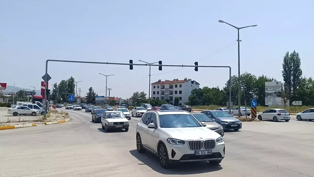 Afyonkarahisar\'da Dönüş Trafiği Yoğunlaştı