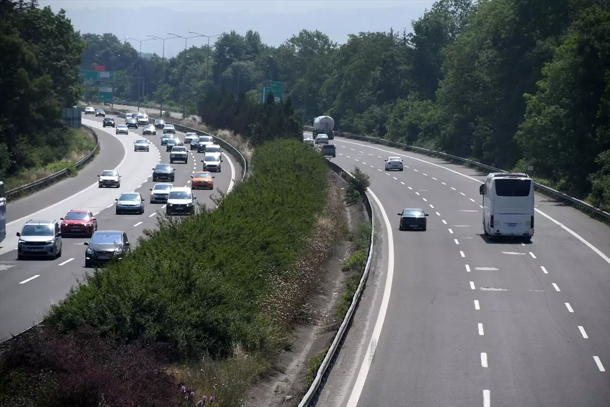 Tatil Dönüşü Trafik Yoğunluğu Arttı