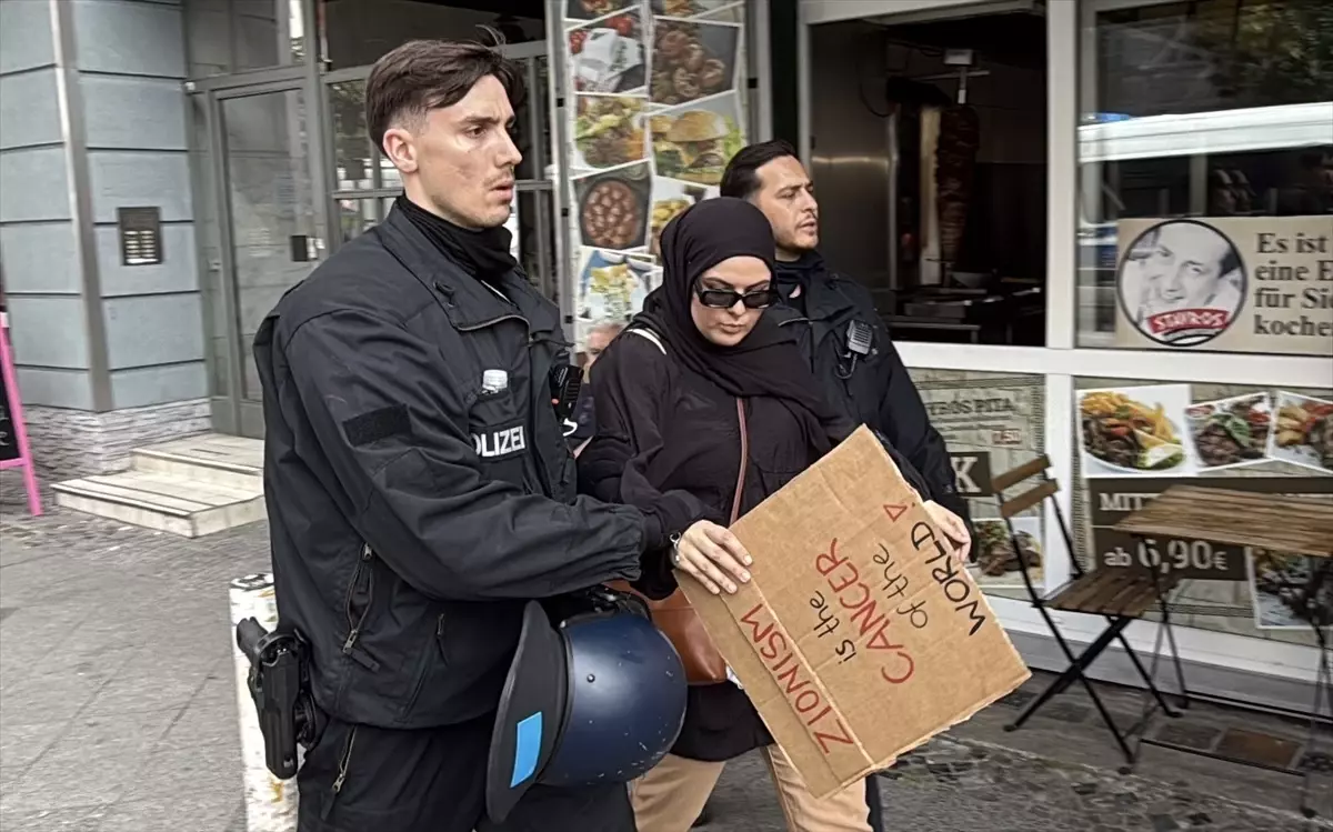 Berlin\'de Filistin\'e Destek Yürüyüşü Engellendi