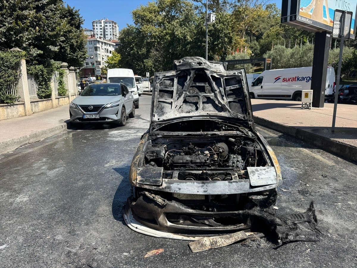 Beşiktaş\'ta Otomobil Yangını