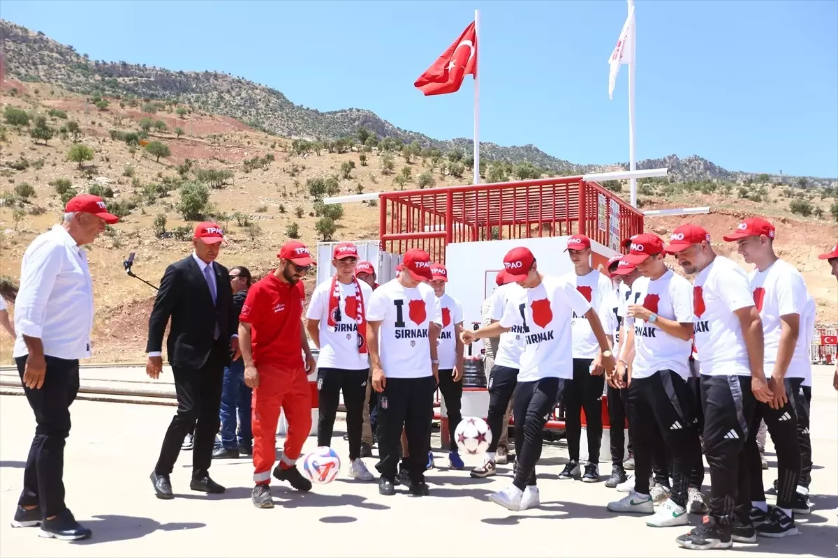 Beşiktaş U-16 Takımı, Gabar\'daki petrol sahasını ziyaret etti