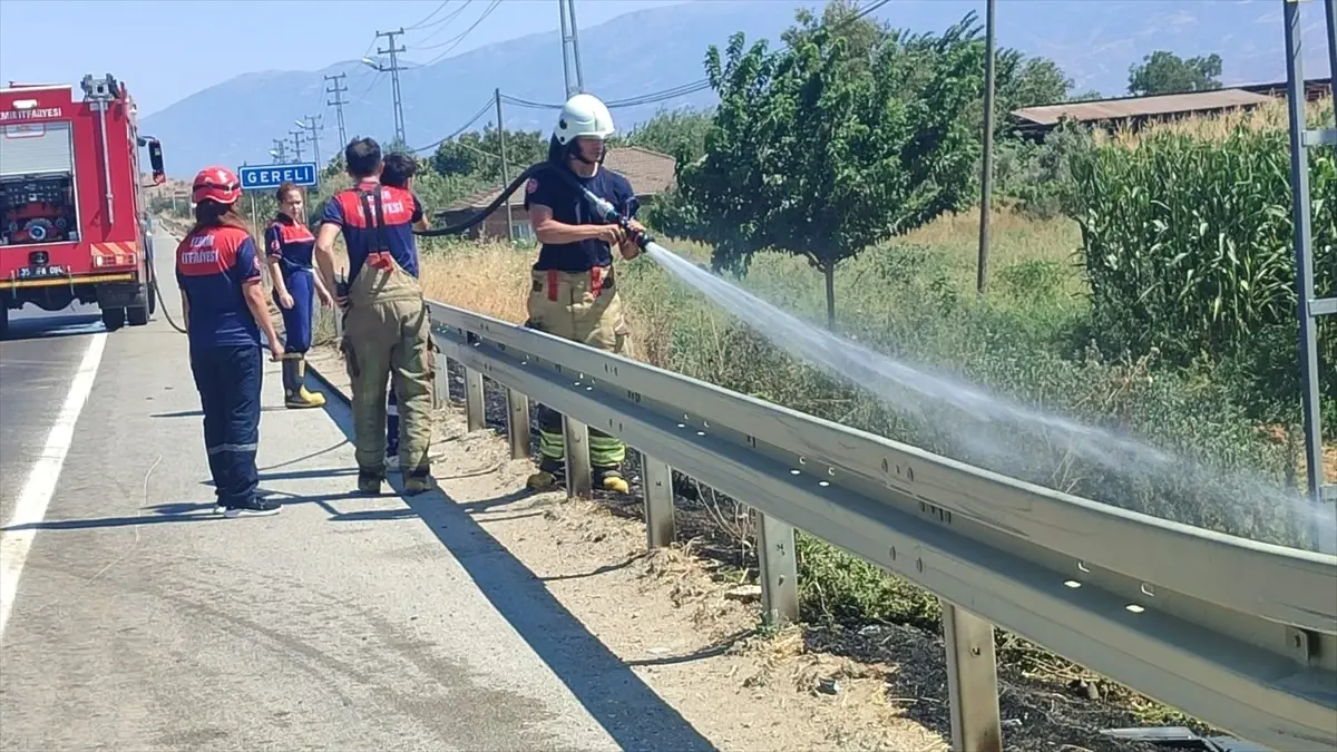 İzmir\'de İki Yangın Kontrol Altına Alındı
