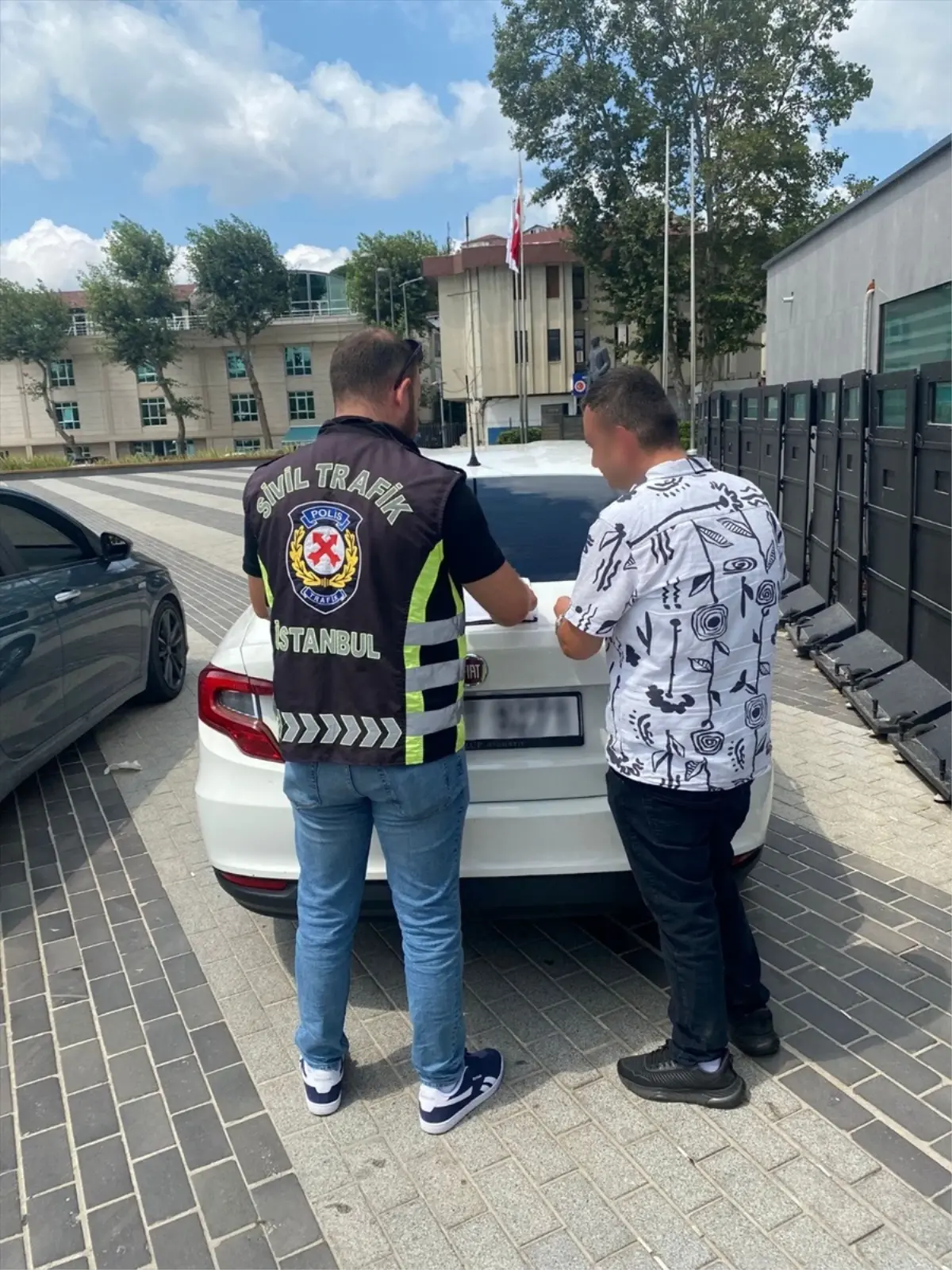 Beykoz\'da Tünelde Konvoy Yapan 4 Sürücüye Ceza