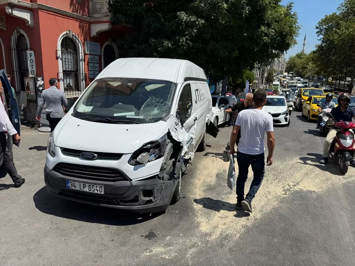 Beyoğlu\'nda Zincirleme Trafik Kazası