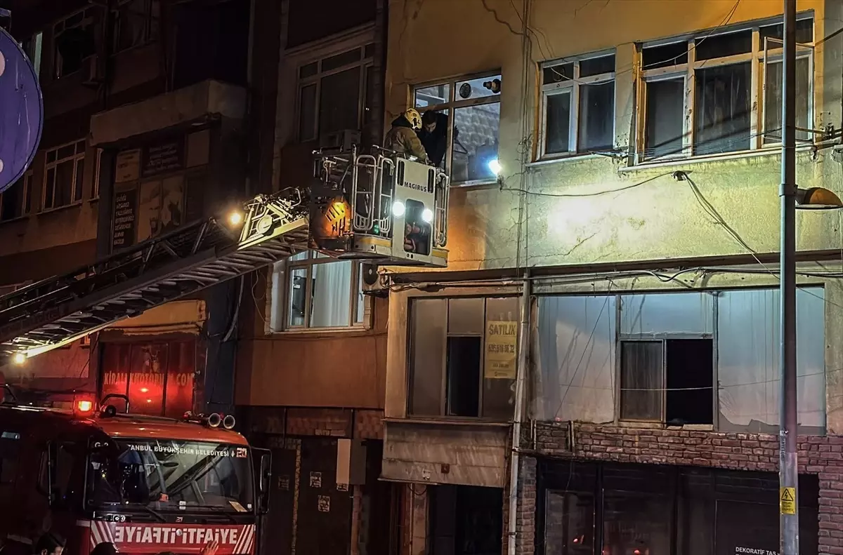 Beyoğlu\'nda Bodrum Katında Yangın