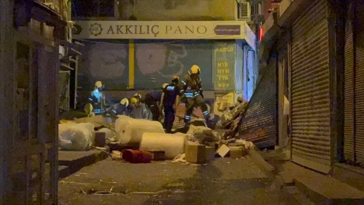 Beyoğlu\'nda büfede patlama meydana geldi