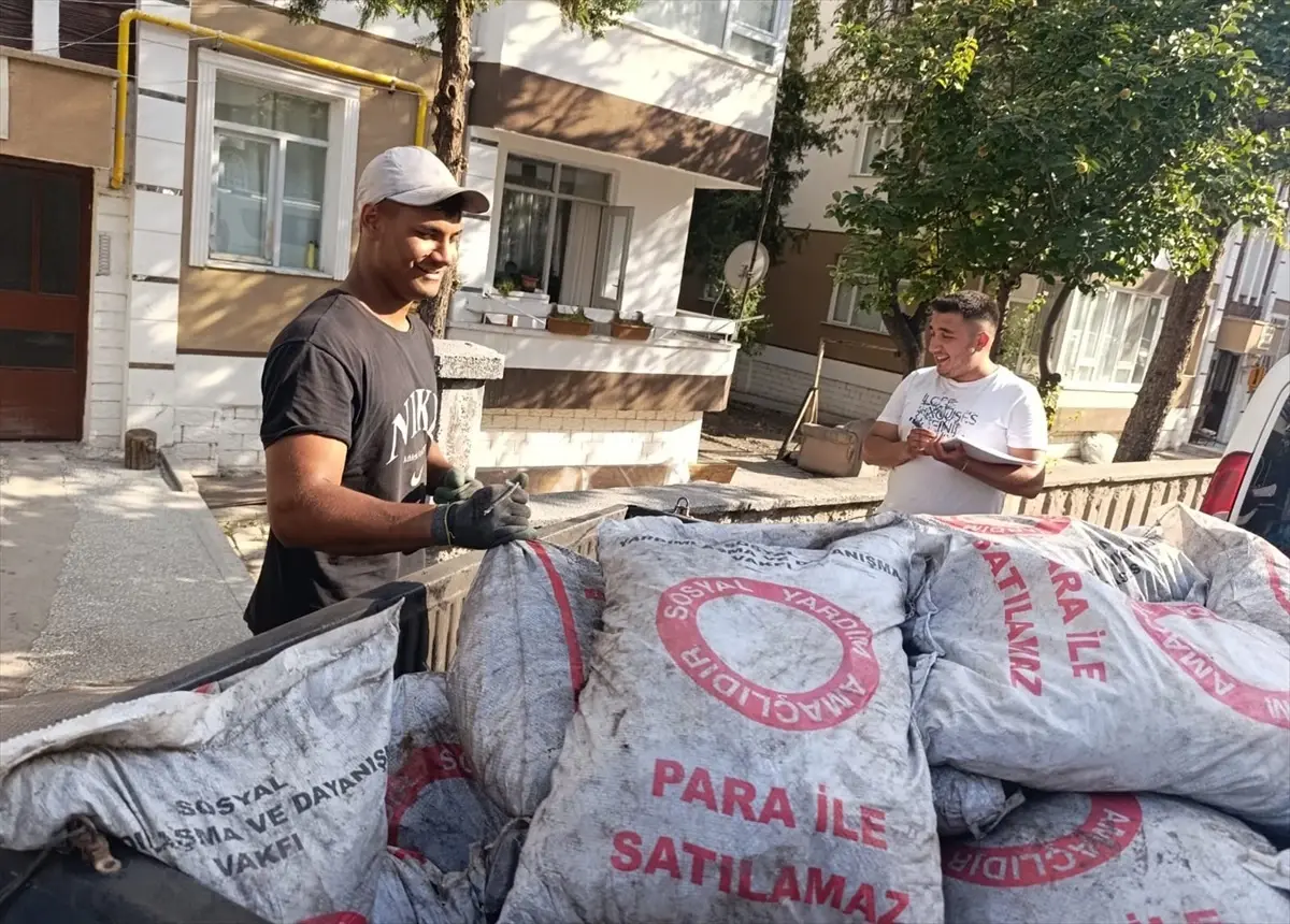 Beypazarı\'nda İhtiyaç Sahibi Ailelere Kömür Yardımı