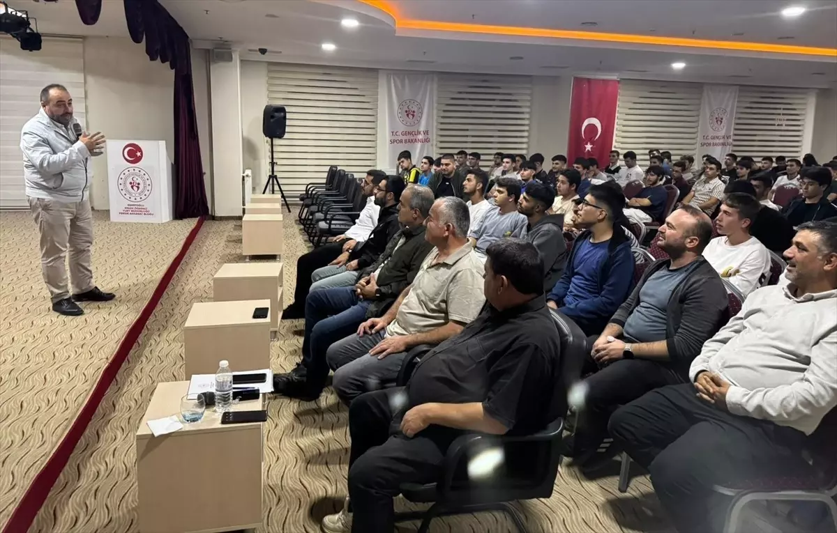 Beyşehir\'de 35 Yılını Dolduran Esnafa Plaket