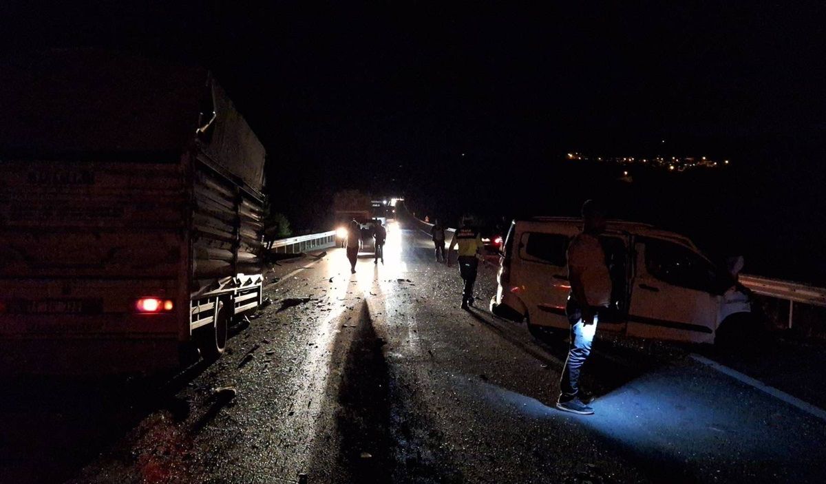 Bilecik\'te Trafik Kazası: 1 Ölü, 2 Yaralı