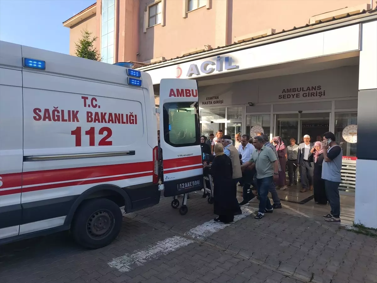Bingöl\'de Araç Takla Attı: 3 Yaralı