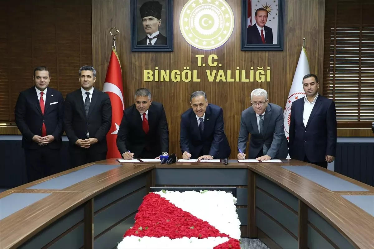 Bingöl\'e 8 Derslikli Okul