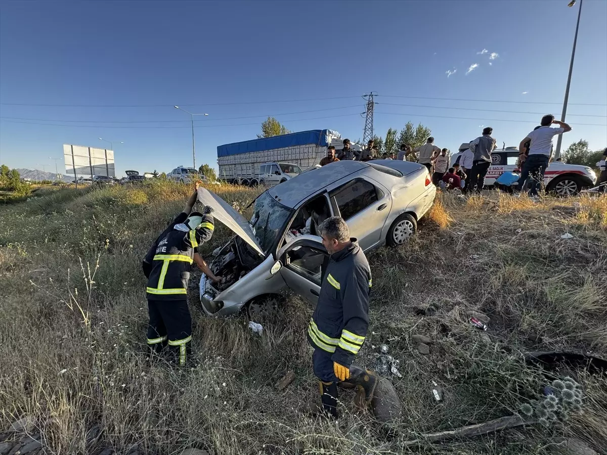 Bingöl\'de Trafik Kazası: 8 Yaralı