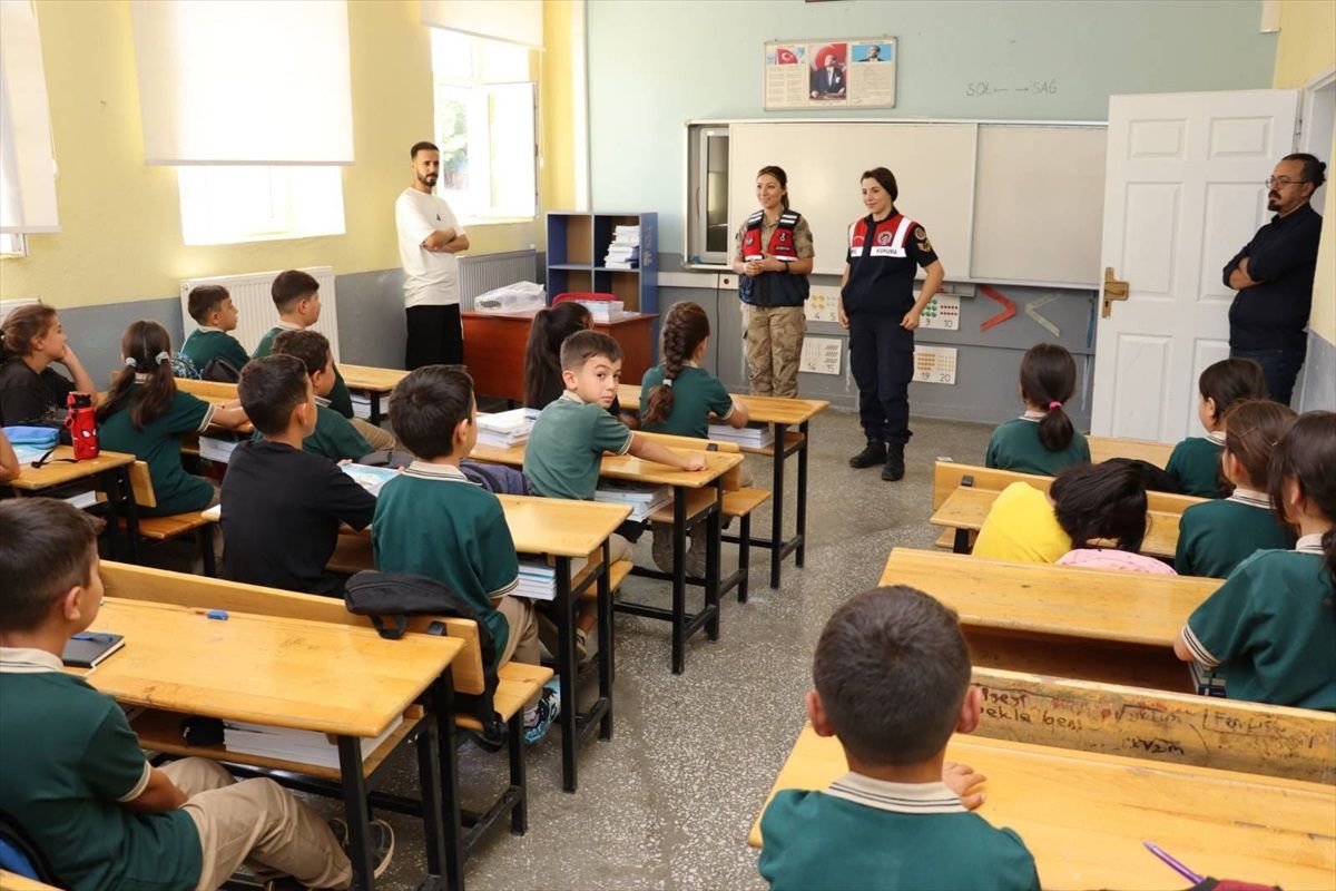 Jandarma Öğrencileri Ziyaret Etti