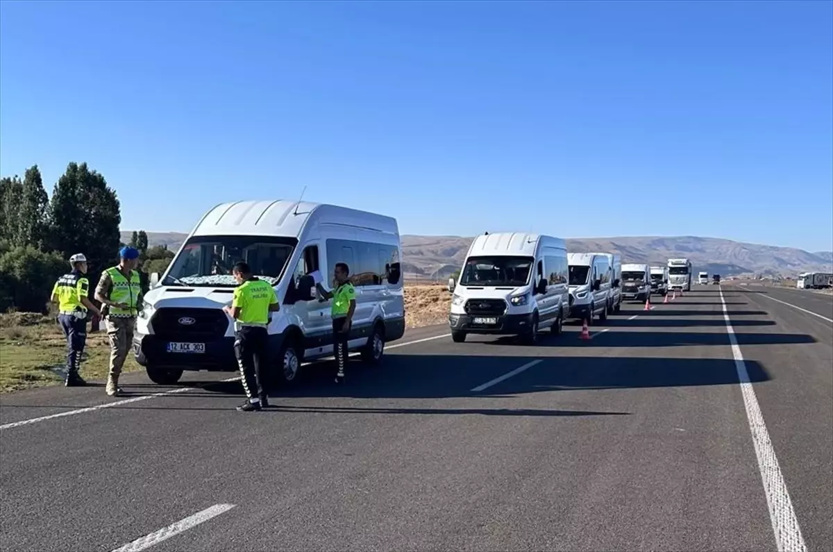Karlıova\'da Öğrenci Servisi Denetimi