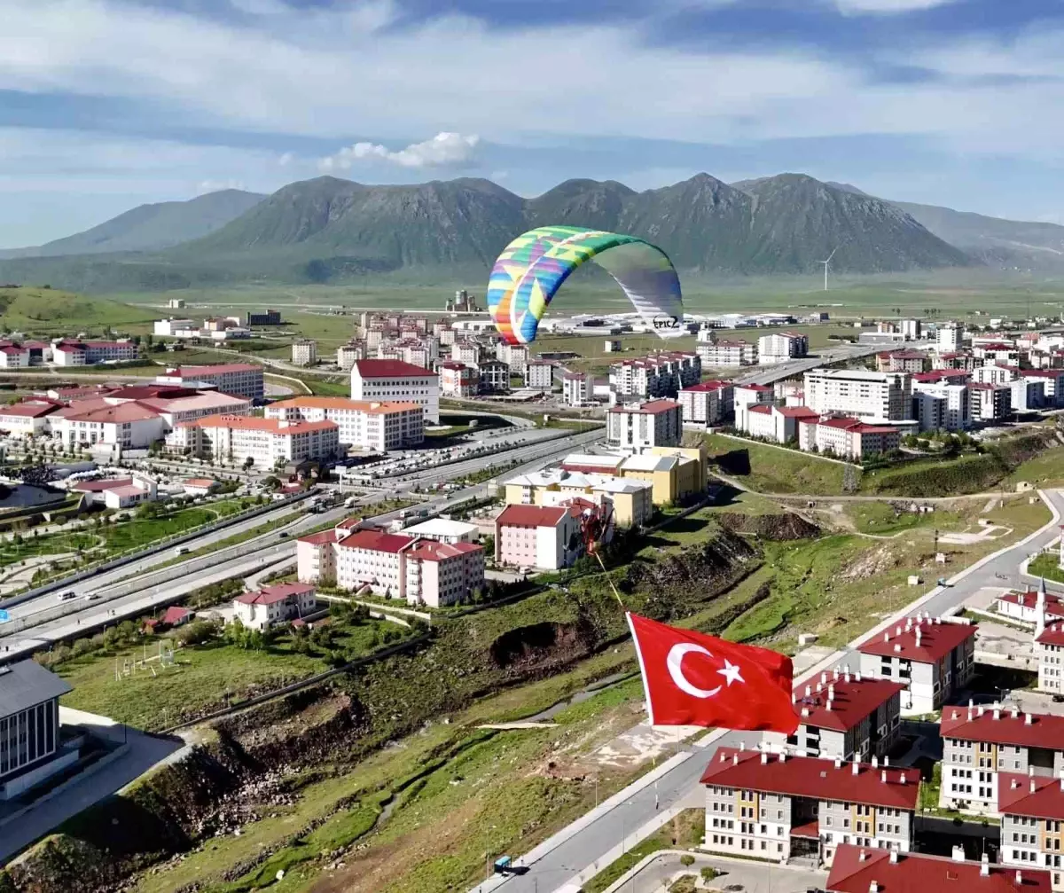 Bitlis\'te Yamaç Paraşütü Eğitimi
