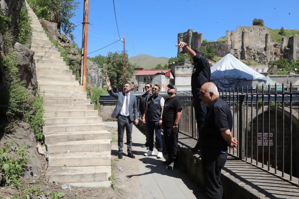 Bitlis\'te Kaya Düşme Riskine Karşı Önlem