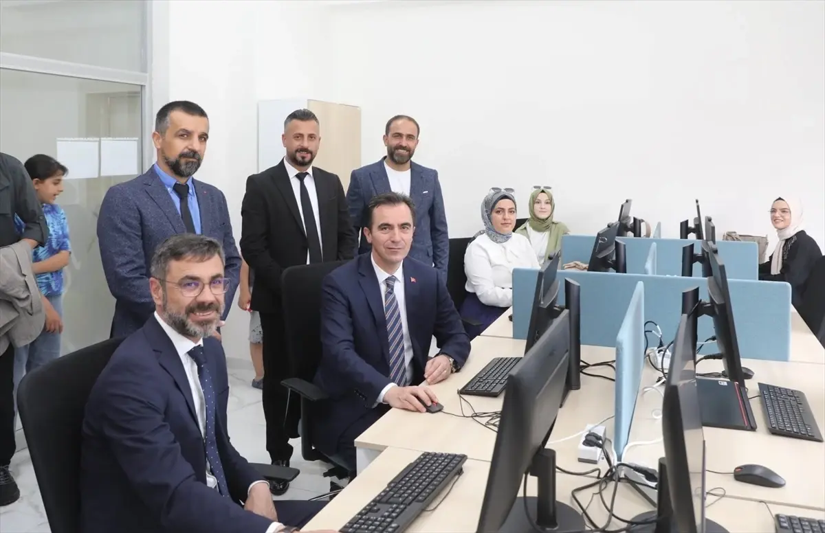Bitlis\'te Dijital Gençlik Merkezi Açıldı