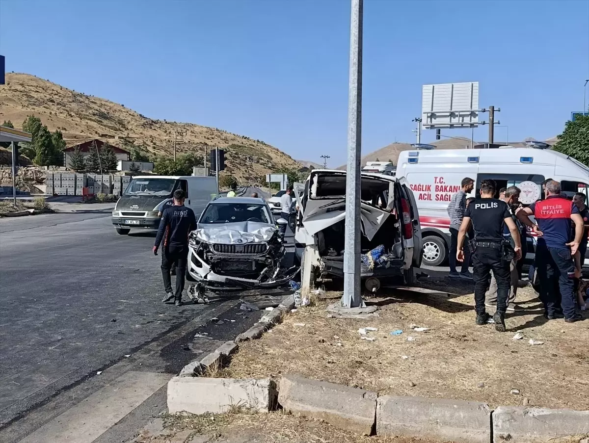 Bitlis\'te Trafik Kazası: 7 Yaralı