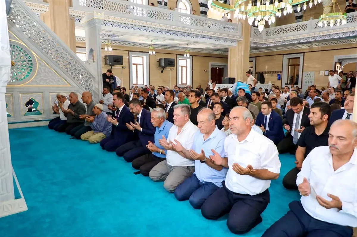 Bitlis\'te Mülkiye Başmüfettişi Karaömeroğlu ve orman yangını şehitleri için mevlit okutuldu