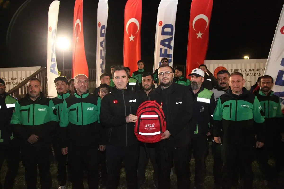 Bitlis Valisi Karakaya Ahlat\'ta düzenlenen AFAD kampını ziyaret etti