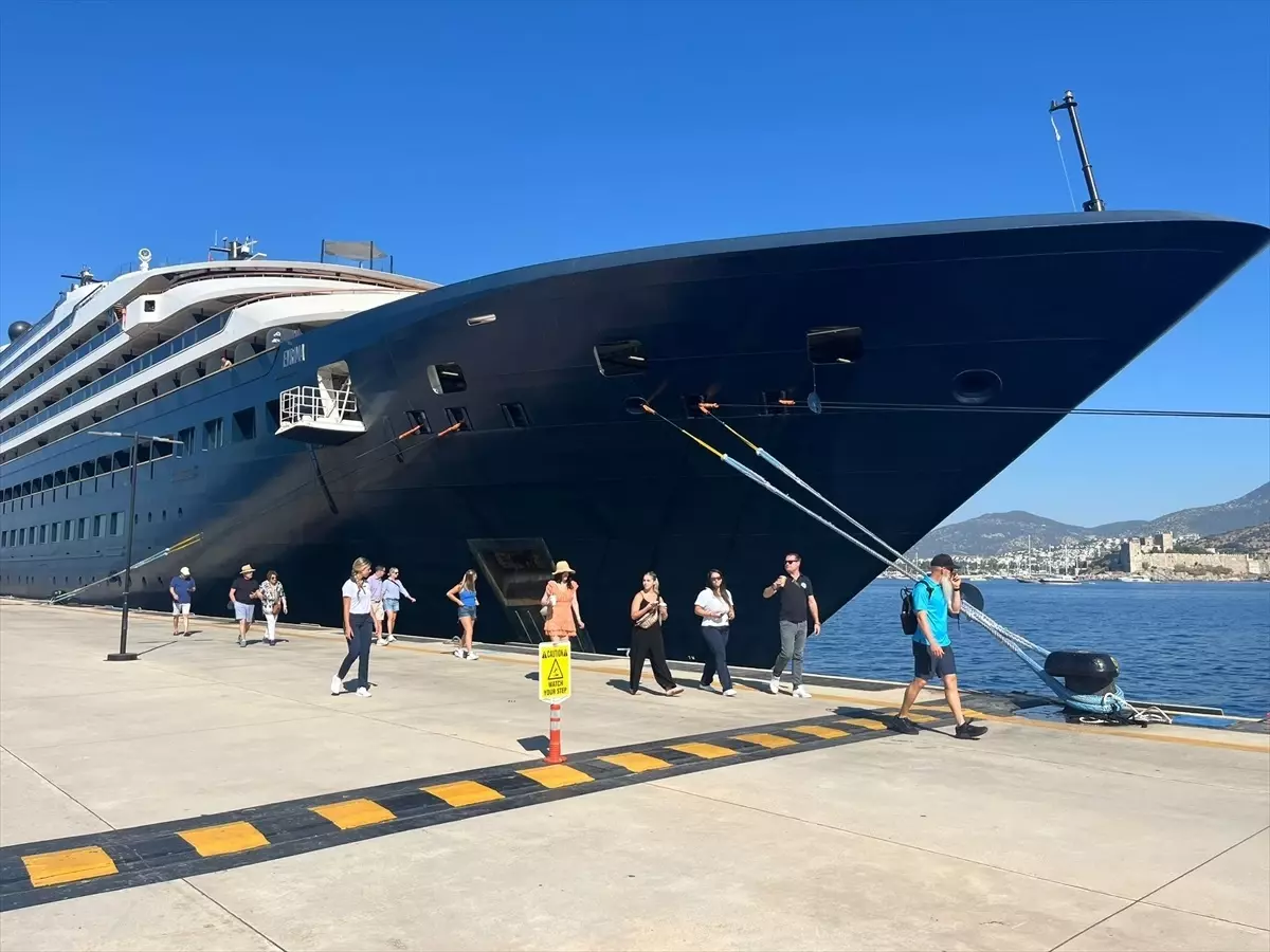 Bodrum\'a \'Evrima\' Kruvaziyeri ile 254 Turist Geldi