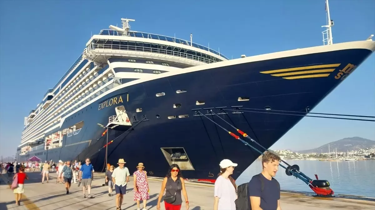 Bodrum\'a 743 Yolcu Taşıyan Kruvaziyer Geldi