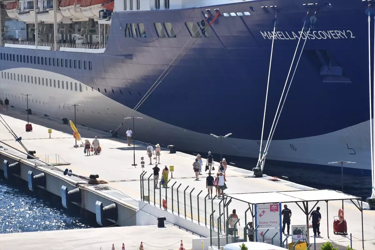 Bodrum\'a İki Kruvaziyer Gemisi Geldi