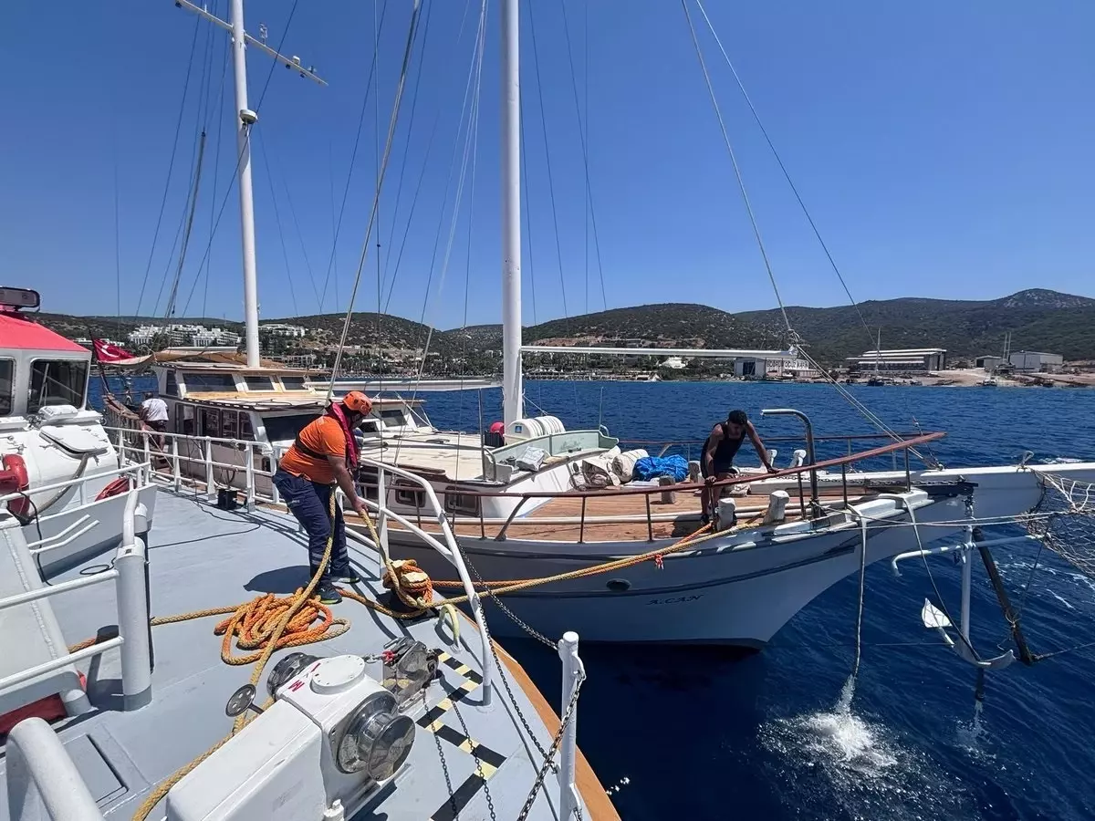 Bodrum\'da Su Alan Teknedeki 6 Kişi Kurtarıldı