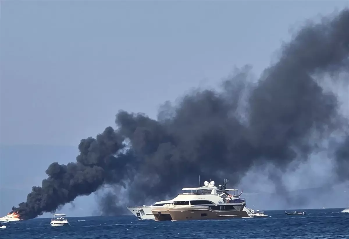 Bodrum\'da Yangın Çıkan Motoryat Battı