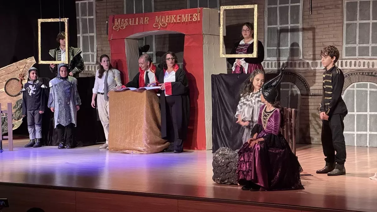 Bodrum\'da 63 Çocuk Tiyatroda Bir Araya Geldi