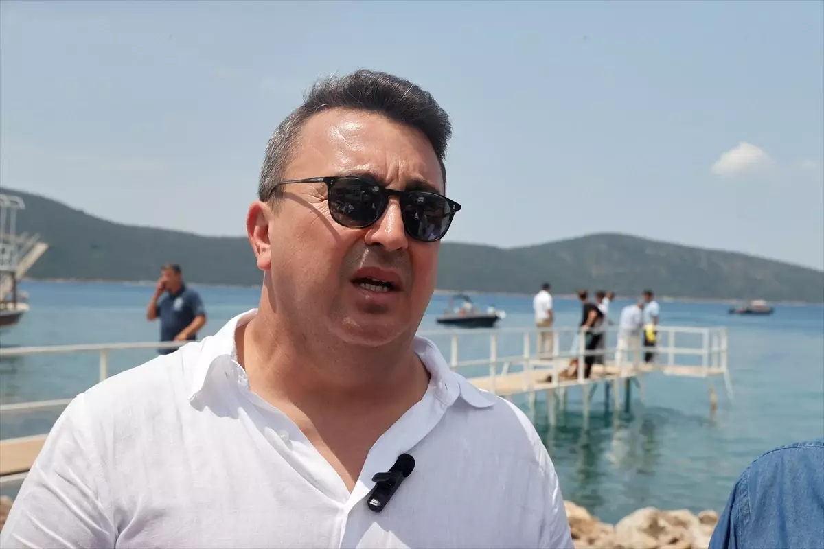 Bodrum\'da 1,2 Milyar Liralık Süper Yat Denize İndirildi