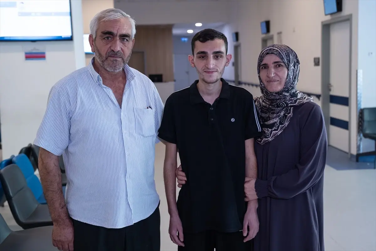 Piknikte Tavuk Yutma Faciası: Genç Adam 7 Ameliyat Geçirdi