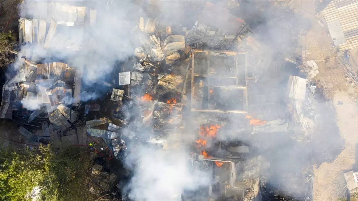Bolu\'da Yangın: 12 Yapı Küle Döndü