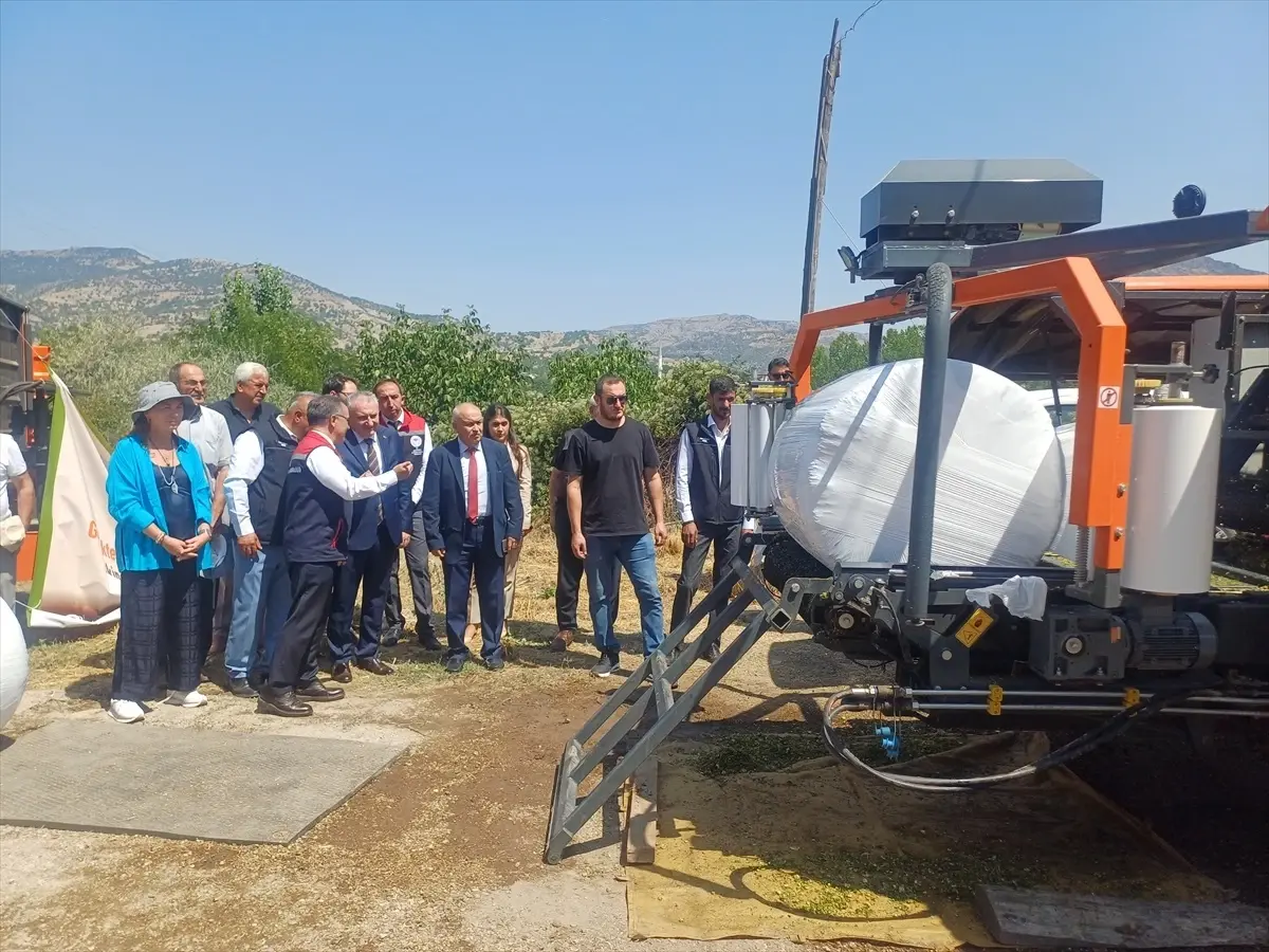 Çiftçilere Silaj Paketleme Makinesi Teslimi