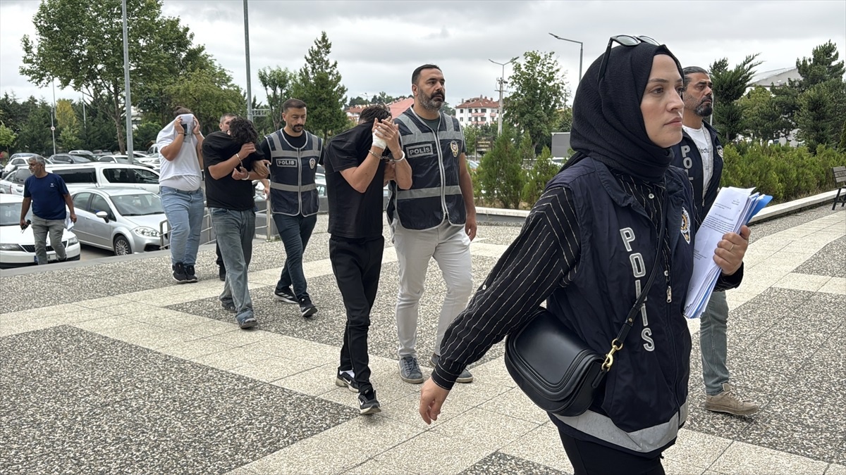 Bolu\'da Alkollü İçecek Hırsızlığına 3 Gözaltı
