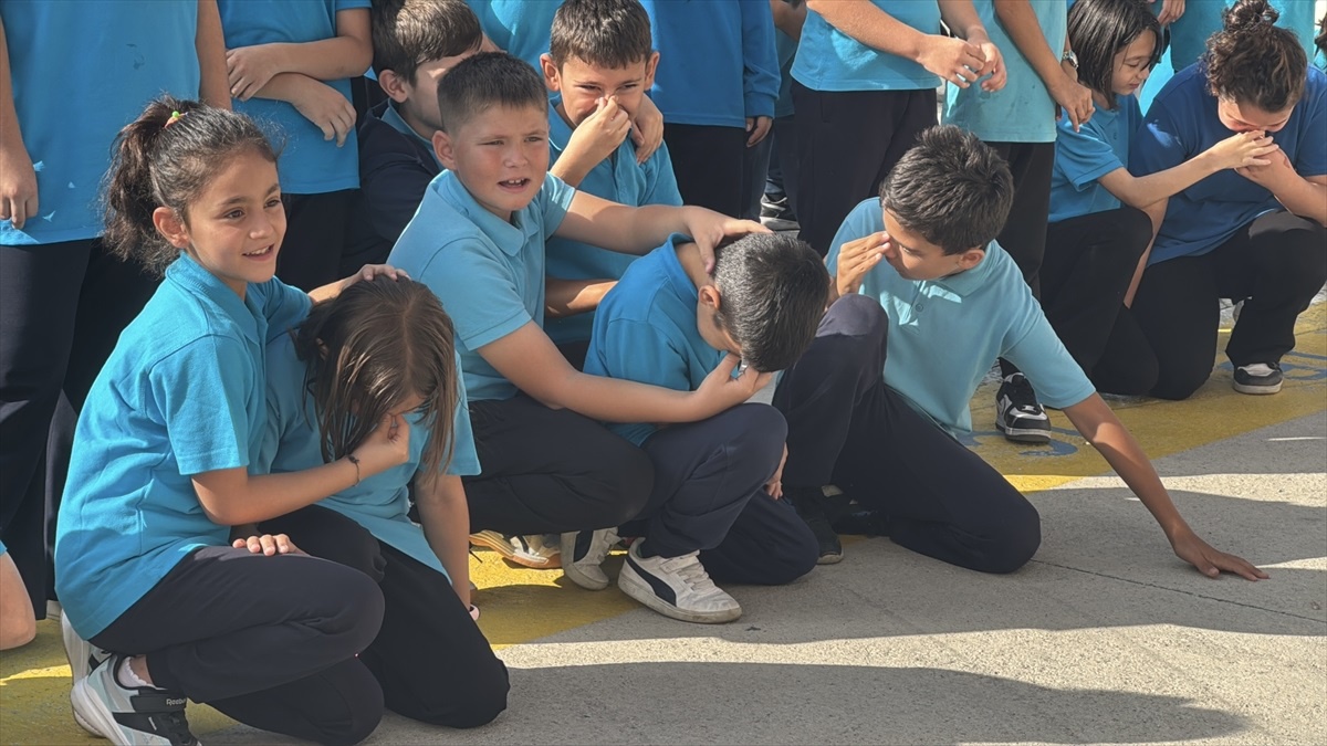 Kızılay\'dan İlkokul Öğrencilerine İlk Yardım Eğitimi