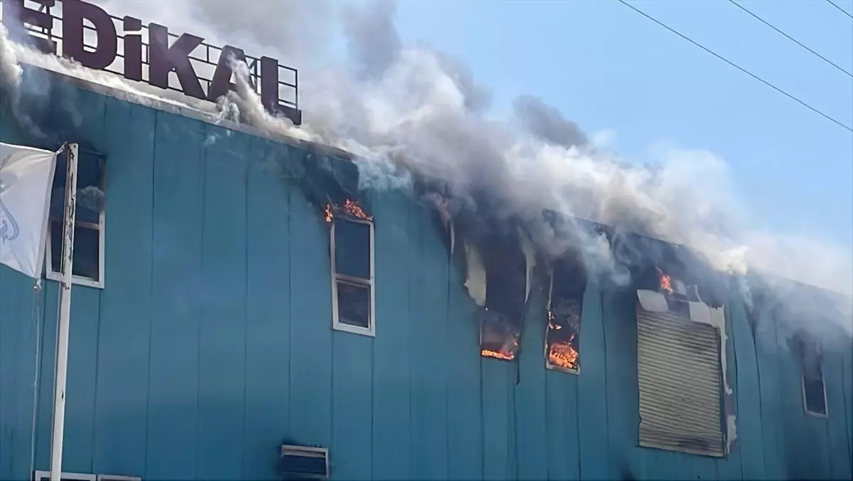 Bolu\'daki Medikal Fabrikada Yangın Kontrol Altına Alındı