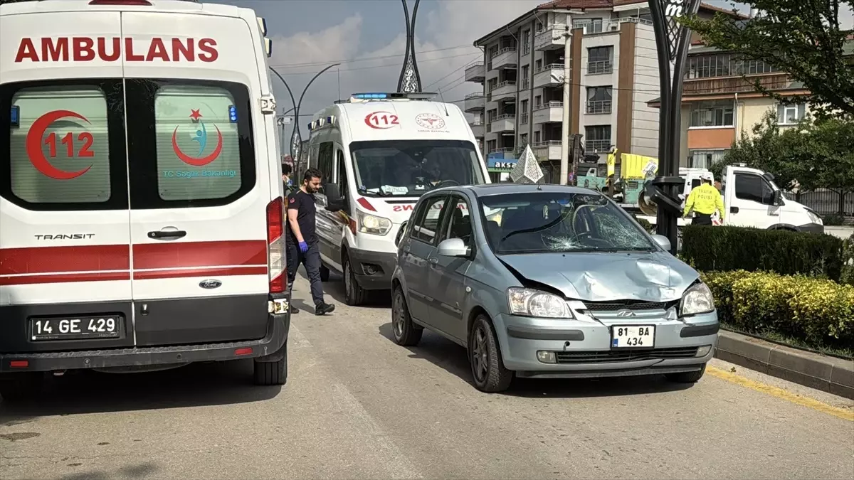 Bolu\'da Anne ve Kızı Otomobilin Çarpmasıyla Yaralandı