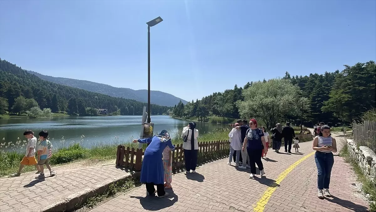 Gölcük Tabiat Parkı\'nda Bayram Yoğunluğu