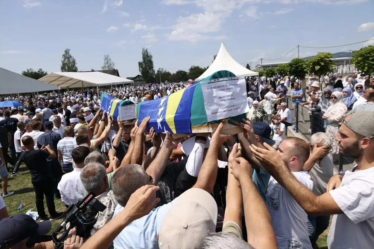 Prijedor\'da 33 yıl sonra katledilen Boşnaklar anıldı