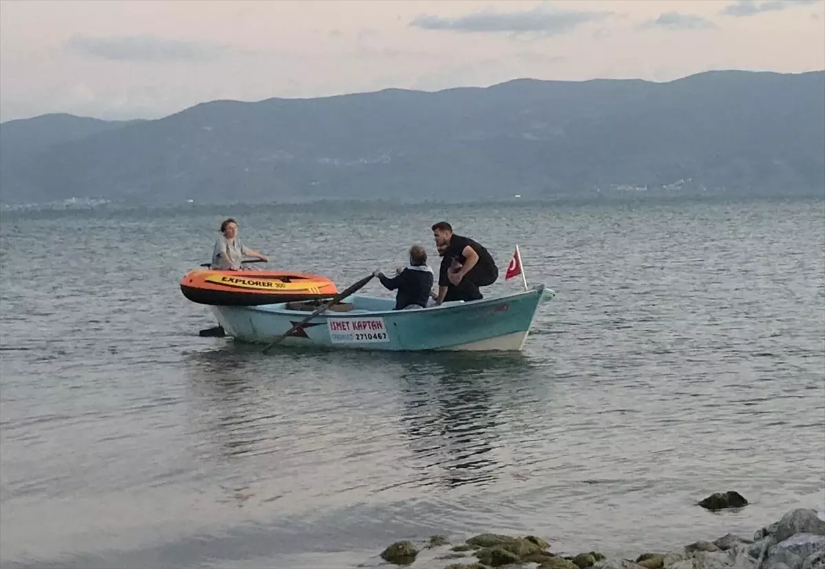 İznik Gölü\'nde Mahsur Kalan Kişi Kurtarıldı