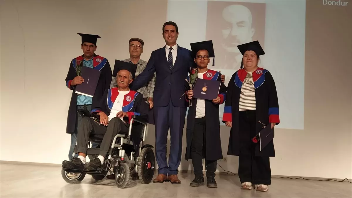 Bucak\'ta Özel Gereksinimli Bireyler İçin Mezuniyet Töreni
