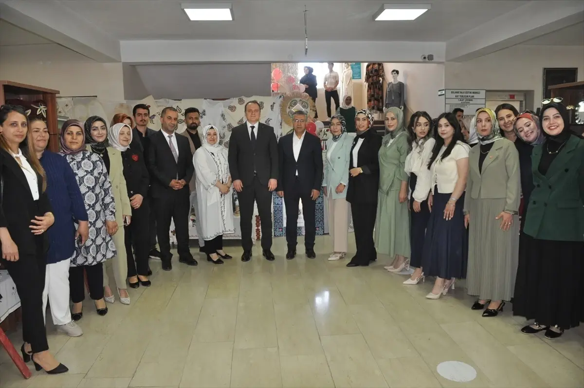 Bulanık\'ta Yılsonu Eğitim Sergisi Açıldı