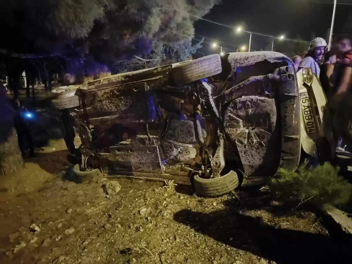 Burdur\'da Otomobil Devrildi: 4 Yaralı