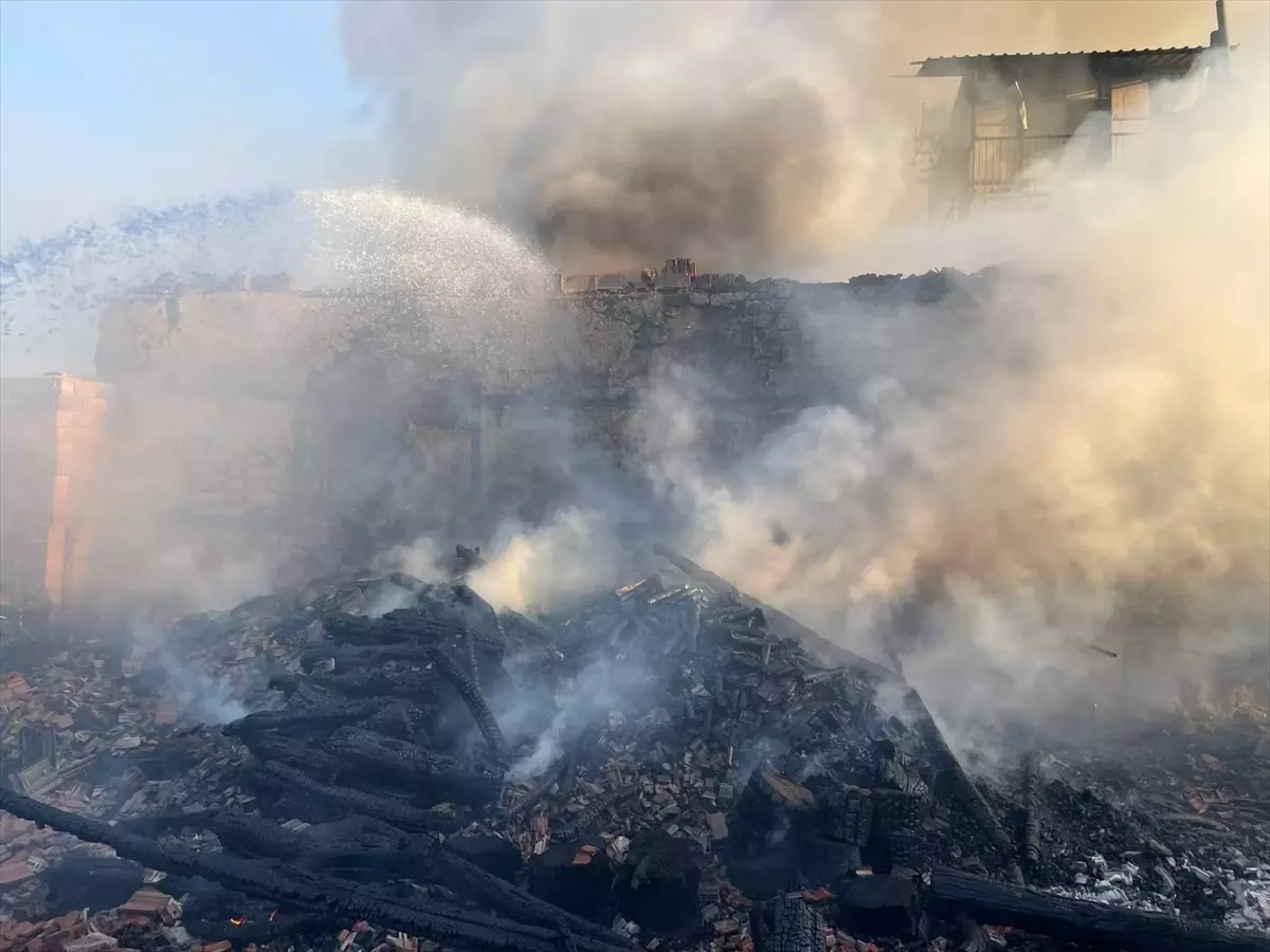 Burdur\'da Kaynak Yangını: 3 Buzağı Telef Oldu