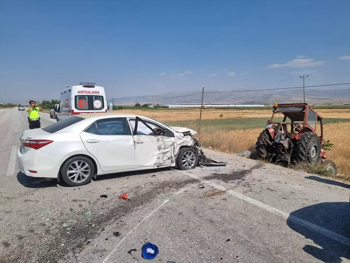 Kavşakta Kaza: 5 Yaralı