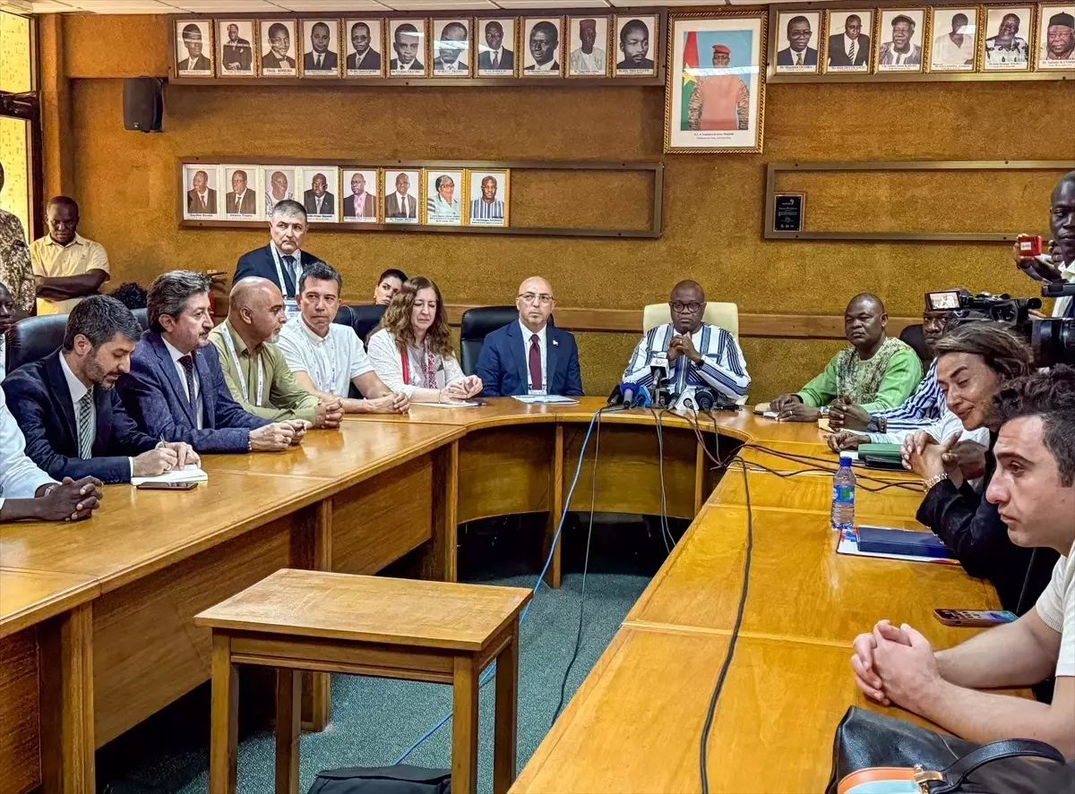 Burkina Faso\'da İlk Böbrek Nakli İçin Türk Destek