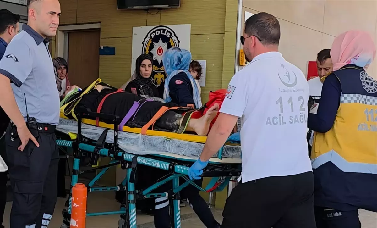 Bursa\'da Terastan Düşen Genç Ağır Yaralı