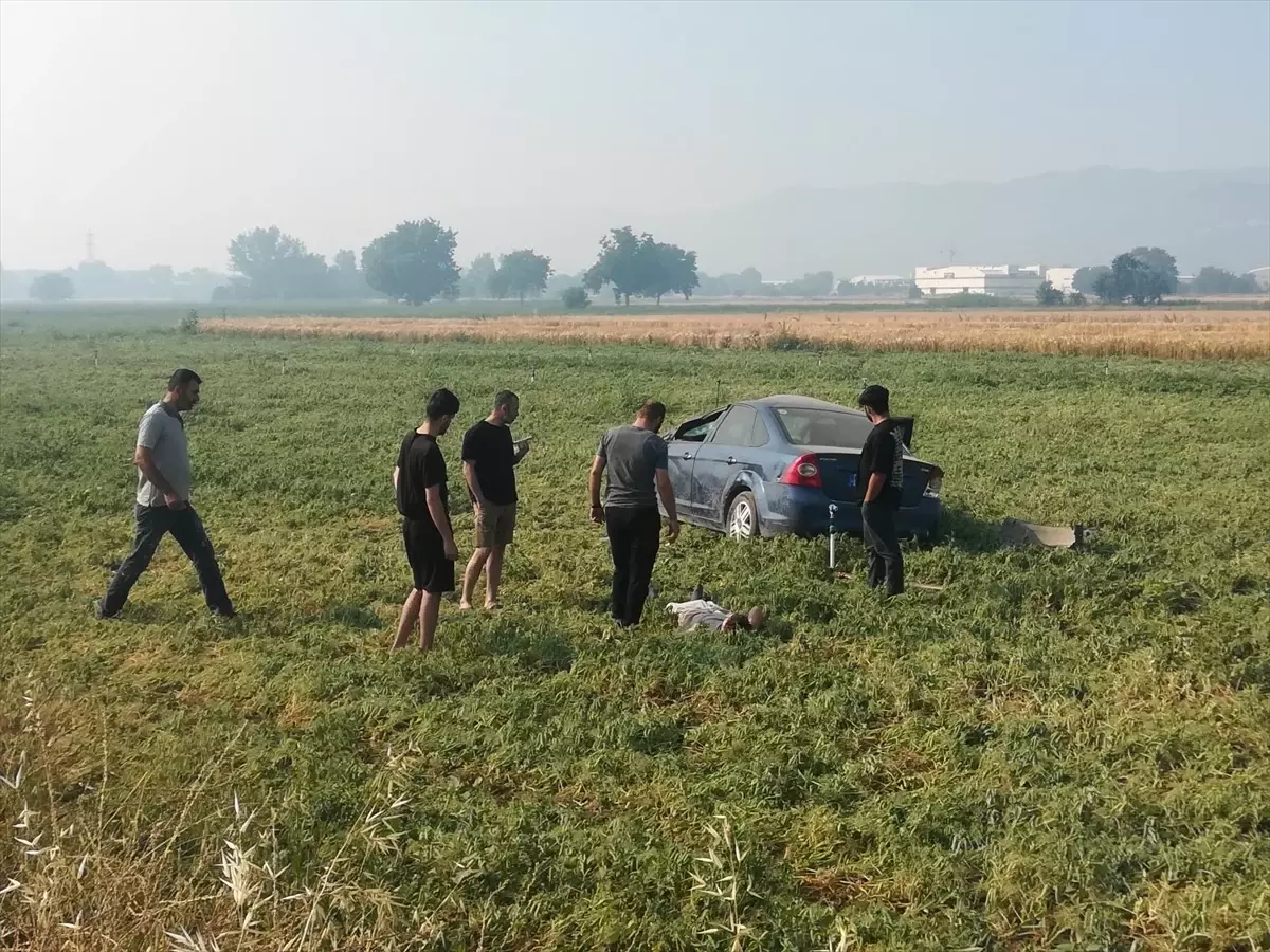 İnegöl\'de Araç Devrildi, Sürücü Yaralandı